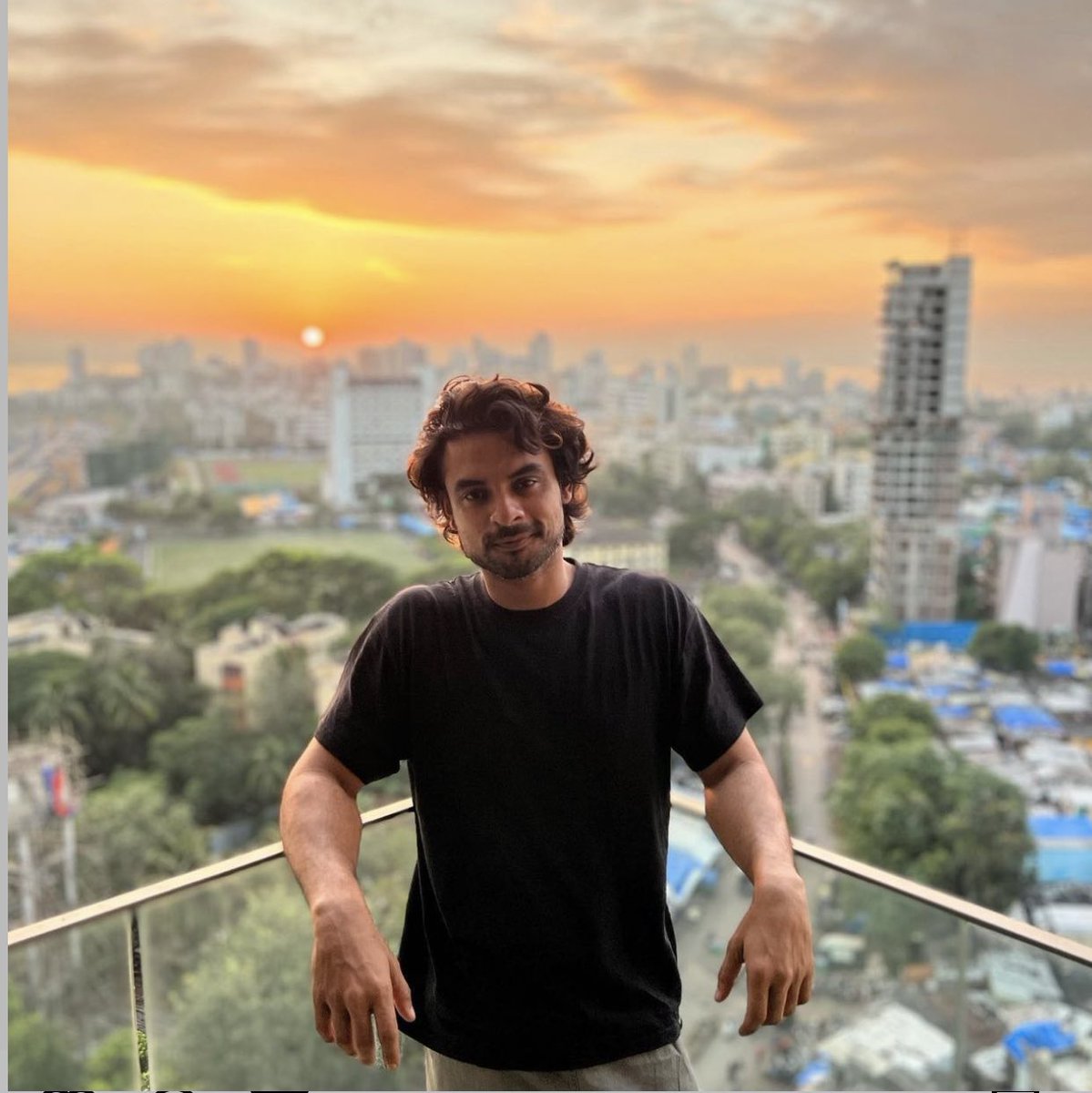 ttovino's tweet photo. This dusk is special. It reminded me the sun always sets only to rise &amp; shine again.There is always a stronger tomorrow out there waiting to embrace you.And this dusk,in the city of dreams, the city that never sleeps,has gotten me excited for the tomorrows out there!
Stay Happy🤗 https://t.co/QyQFjBWYB5