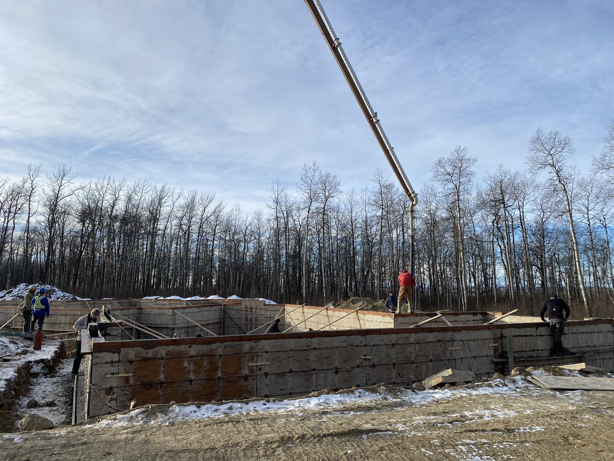 LarkaunHomes's tweet photo. This is what 105 meters of concrete looks like. Thanks to our friends @InlandCab #westernpumps #RedCon for an amazing and safe pour. #larkaunacreages https://t.co/hXtmATetnI