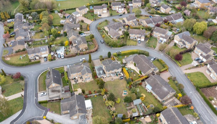 Yorkshire village 🤝 energy innovation

@powergridnews are piloting groundbreaking smart technology at Boston Spa in West Yorkshire. 

The technology could save 2⃣million tonnes of CO2 annually if rolled out across the UK 🤯

Learn more <a href="/EnergyLiveNews/">Energy Live News</a> 👇
energylivenews.com/2021/11/26/how…