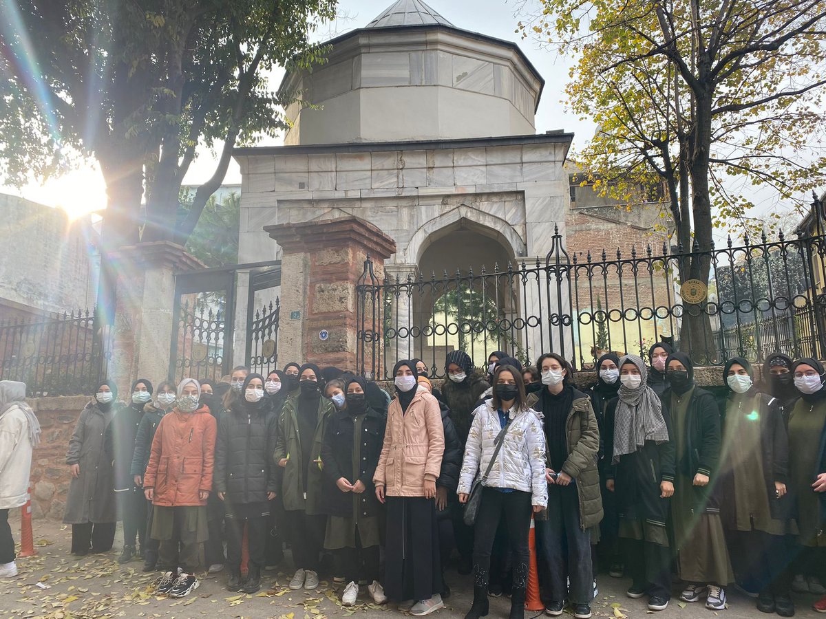 yesildevletaihl's tweet photo. 🤲🏻9. Sınıf öğrencilerimizle , okulumuzun da adını aldığı ecdadımız Yıldırım Bayezıd'ın eşi ,Çelebi Mehmet'in annesi Devlet Hatun'un  kabrini ziyaret ettik.#devlethatun @yilmaznazif @meb_dinogretimi @serkangur_ist @bekirarslan43 @bursailmem @yildirimilcemem @bihmed @YHMED16 https://t.co/DcHSMNXuwu