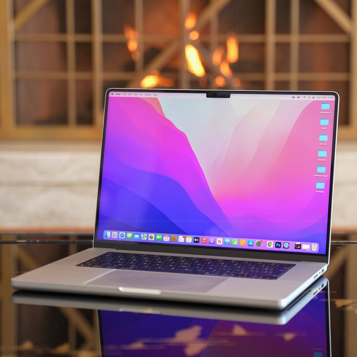 SuperSaf's tweet photo. Laptop of the year? 🤔

#MacBookPro #M1Max https://t.co/TfhMGMYp9O