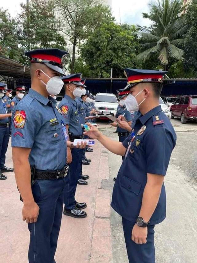PCRSLSS's tweet photo. PCPT KENNETH F LUMBRE Asst. C, SAMD designated Drills and Ceremony Supervisor conducted Rank Inspection to the forty-nine (49) Patrolmen/Patrolwomen of this Unit held at the back of LSS building Parking Area.

#TeamLSS
#WeServeandProtect
#PulisNgPagbabago https://t.co/Gxulr8iO5s