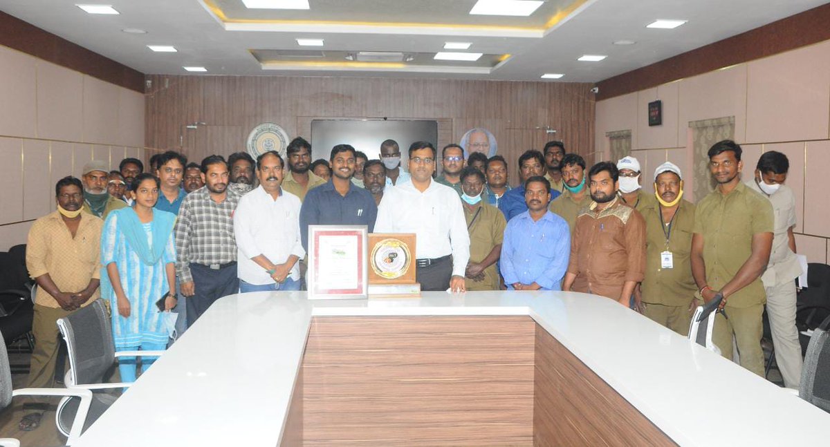 MCNellore4U's tweet photo. Hon'ble District Collector Sri Chakradhara Babu IAS congratulated the Municipal Commissioner Sri Dinesh Kumar IAS, officers and staff for achieving the first rank at the central level in the Safaimitra Suraksha Challenge program. @chakradhar_ias @CDMA_Municipal @IPR_AP https://t.co/YpI1EDsOyK