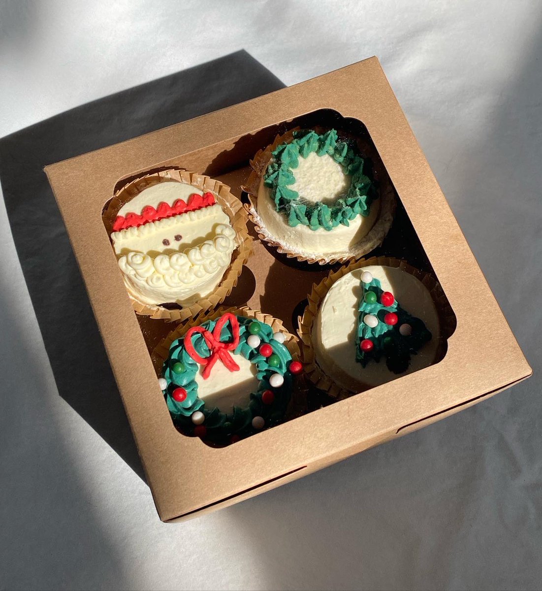 Make_abakee's tweet photo. เทศกาลคริสมาสใกล้เข้ามาถึงแล้วค้าทุกคนน🎄🎅🏼🦌

เค้กแครอทของร้านเราคือ นัววส์ หอมกรุ่นเครื่องเทศเบาๆ เครื่องแน่นๆ เนื้อเค้ดชุ่มฉ่ำ
#BlackFriday #Christmas #ของดีบอกต่อ #ของอร่อย #ขนม #เค้ก #เค้กมินิมอล #แครอทเค้��� #ของอร่อยบอกต่อ #คาเฟ่เชียงใหม่ #คาเฟ่ #รีวิวเชียงใหม่ #รีวิวของกิน https://t.co/deOi4MRsOF