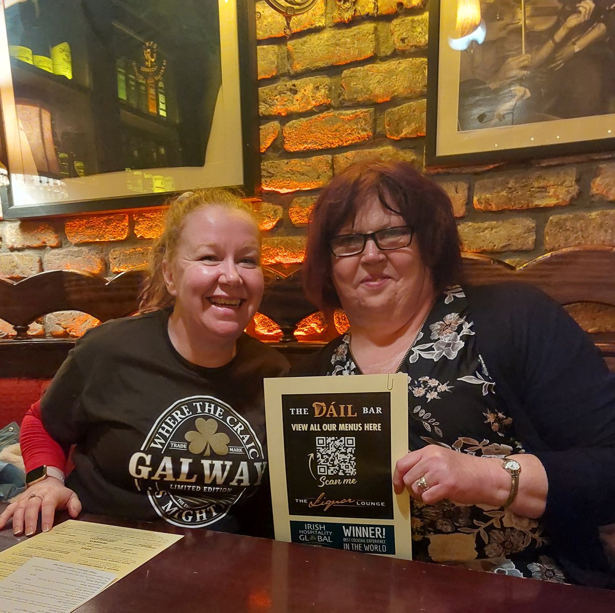 Mel_Navan's tweet image. In the Dáil,of all places, to celebrate my Birthday 🤣

#craic #thedáil #celebrate #birthday