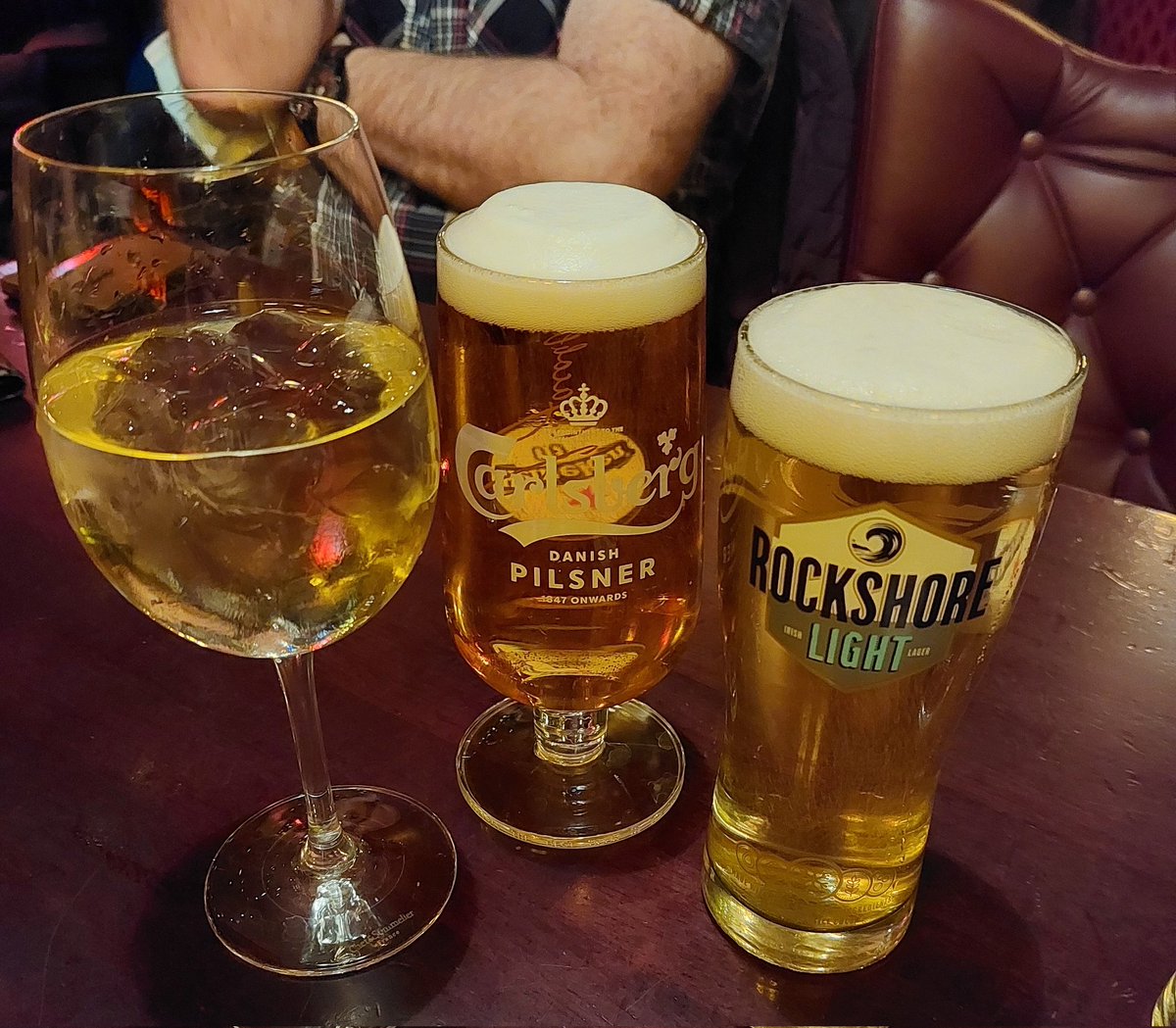 Mel_Navan's tweet image. In the Dáil,of all places, to celebrate my Birthday 🤣

#craic #thedáil #celebrate #birthday