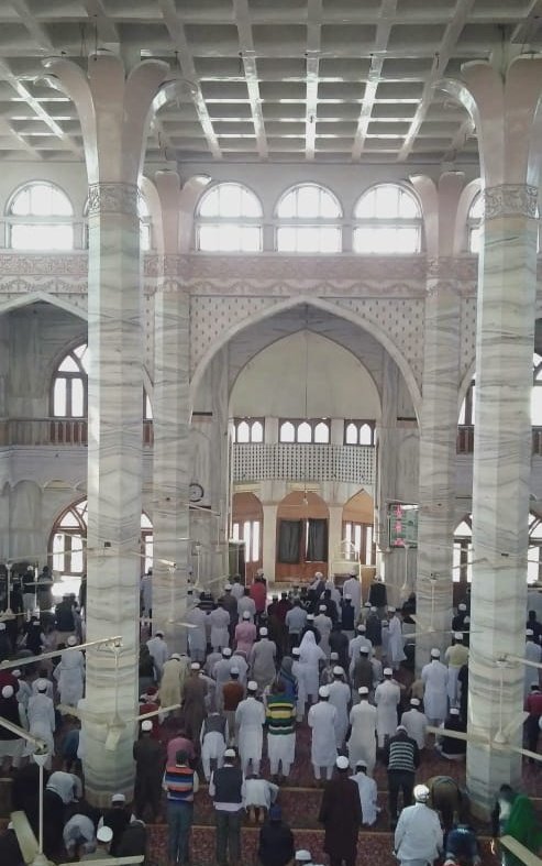 aasaremadina's tweet photo. دارالعلوم دیوبند کی مسجد رشید میں آج جمعہ کا نظارہ https://t.co/wD0paXYqah