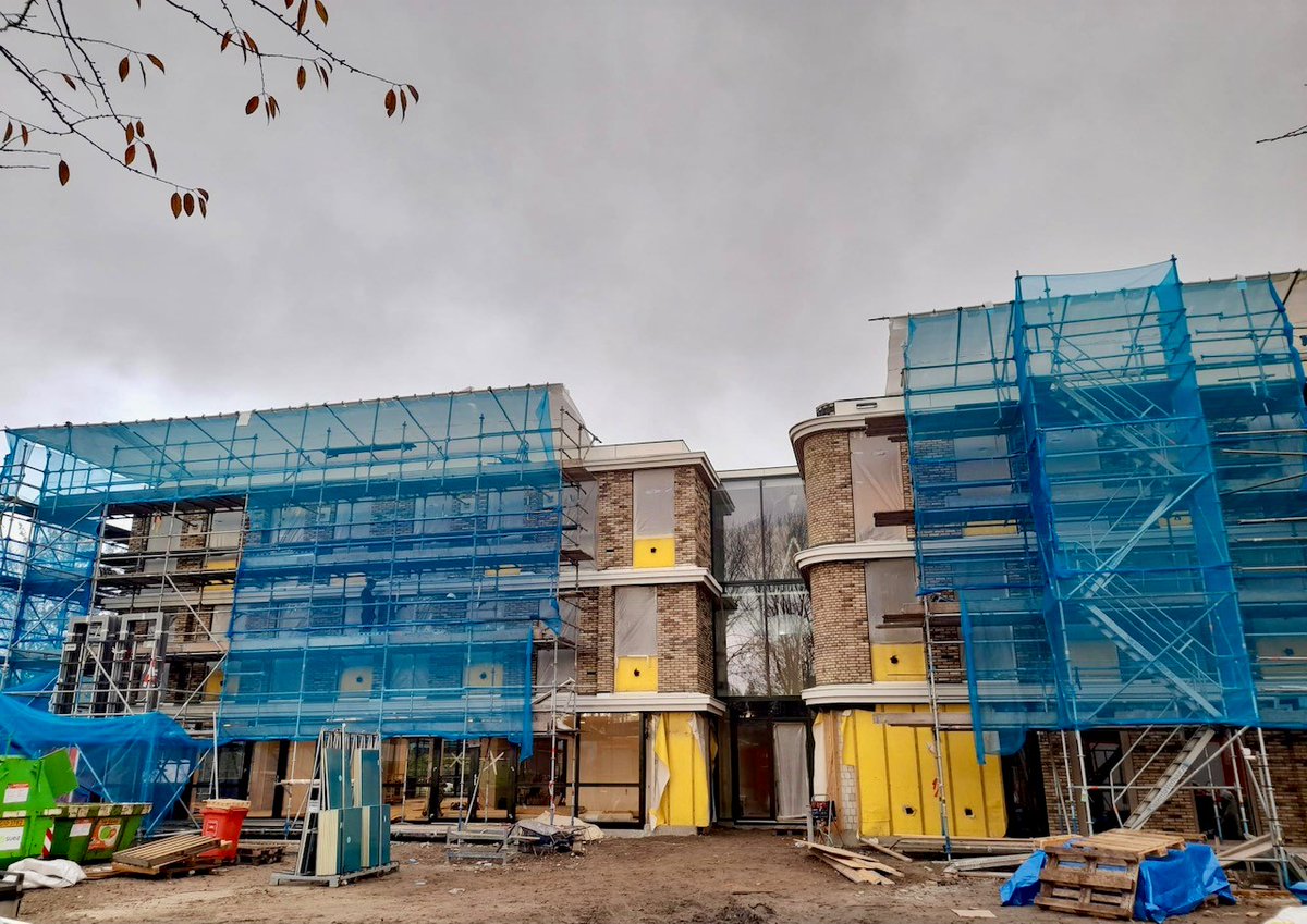 𝗣𝗥𝗢𝗝𝗘𝗖𝗧𝗨𝗣𝗗𝗔𝗧𝗘 𝗖𝗔𝗥𝗘𝗕𝗘𝗘𝗞 𝗔𝗟𝗠𝗘𝗥𝗘
In Almere krijgt het woon-zorgcomplex met zijn 38 studio's steeds meer vorm. De afbouw is in volle gang!

#onzeinzetgaatverder #woonzorgcomplex #wonen #zorg #woonzorgvoorziening #duurzaam #nieuwbouw #almere