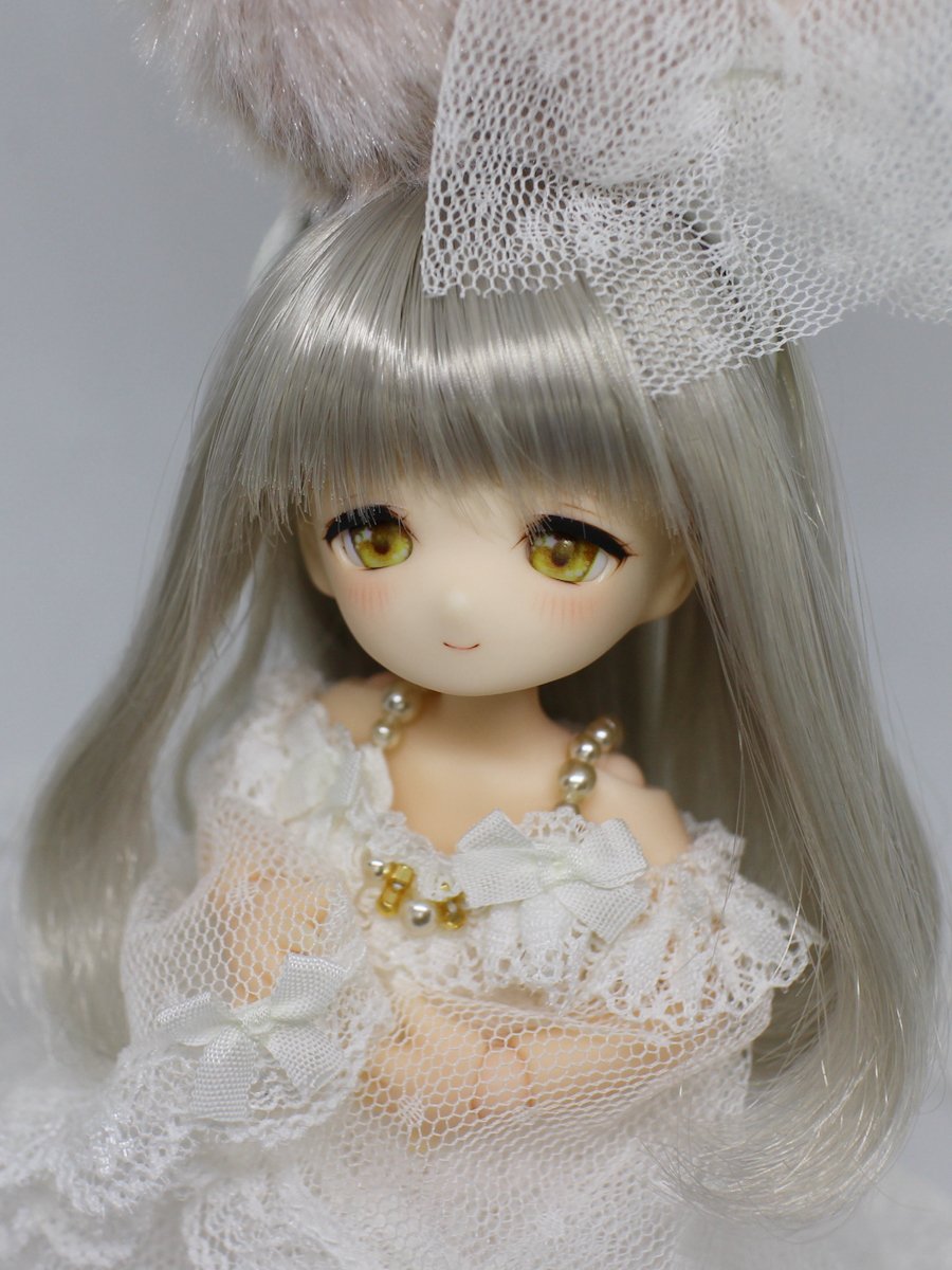 okurido's tweet photo. パールヘッドちゃんカスタム🌟
#ジュエルドール

#気まぐれかふぇ・ばぁー さまのクリスマス企画でメイクしました。こちらは仮の姿ですが、
ウィッグ #リトルポリッシュ
お洋服 #7D服 https://t.co/Yuva8PZajq