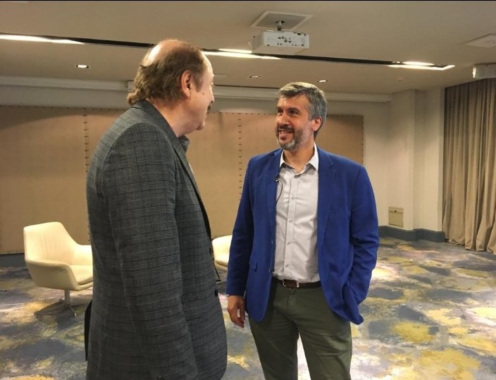 Comparto algunas imágenes del "backstage" de la nota mano a mano con Jaime. Irá completa mañana en <a href="/TelenocheUy/">Telenoche</a>
Un "tuya y mía" muy disfrutable.Nos vemos ahí!
#crágaláctico 
Pd: gracias a <a href="/lorenamoralesuy/">Lorena Morales</a> y Daniel Revetria por el apoyo técnico,  logístico y emotivo
🤗💙
<a href="/SibylaT/">Sibyla Trabal</a>