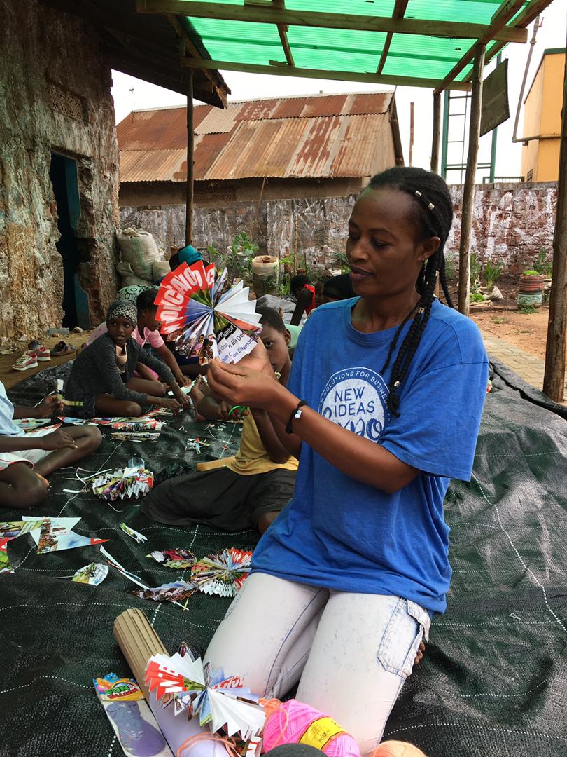 HolisticActions's tweet photo. With lots of books and papers piled up in your house, you do not have to spend anymore on the Christmas decorations. Meet the young mothers and their children at HADE'S safe space using the disposed papers to make Christmas decorations.
@dreamtownngo
@activecitizensu
#SM4ALL https://t.co/GJttceYPns