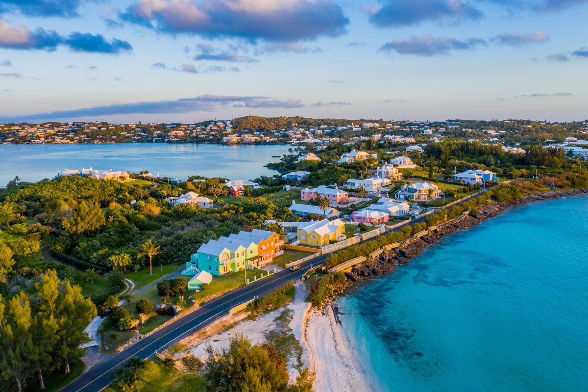 hitchbm's tweet photo. 🍃 Acknowledging the good that you already have in your life is the foundation for all abundance. 🍃

Happy Friday, Bermuda! 
#rideHITCH🚖

📸@flyhighmediabda https://t.co/1hfcFt01k9