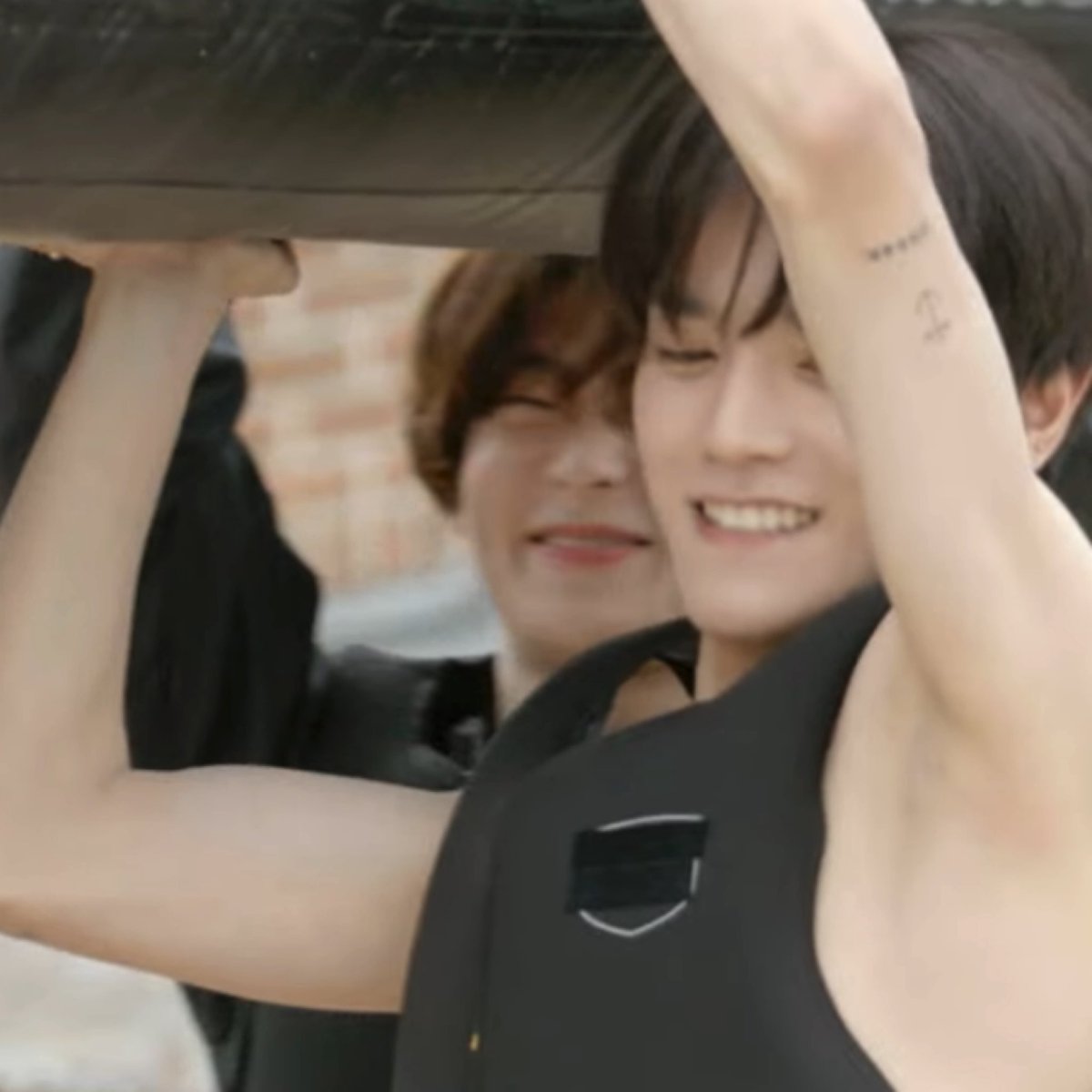 dearmyjae_'s tweet photo. ดูแจฮยอนตอนยกเรือดิ5555555555 น่ารักจังอะเราน่ะ https://t.co/i82Jcx5dGF