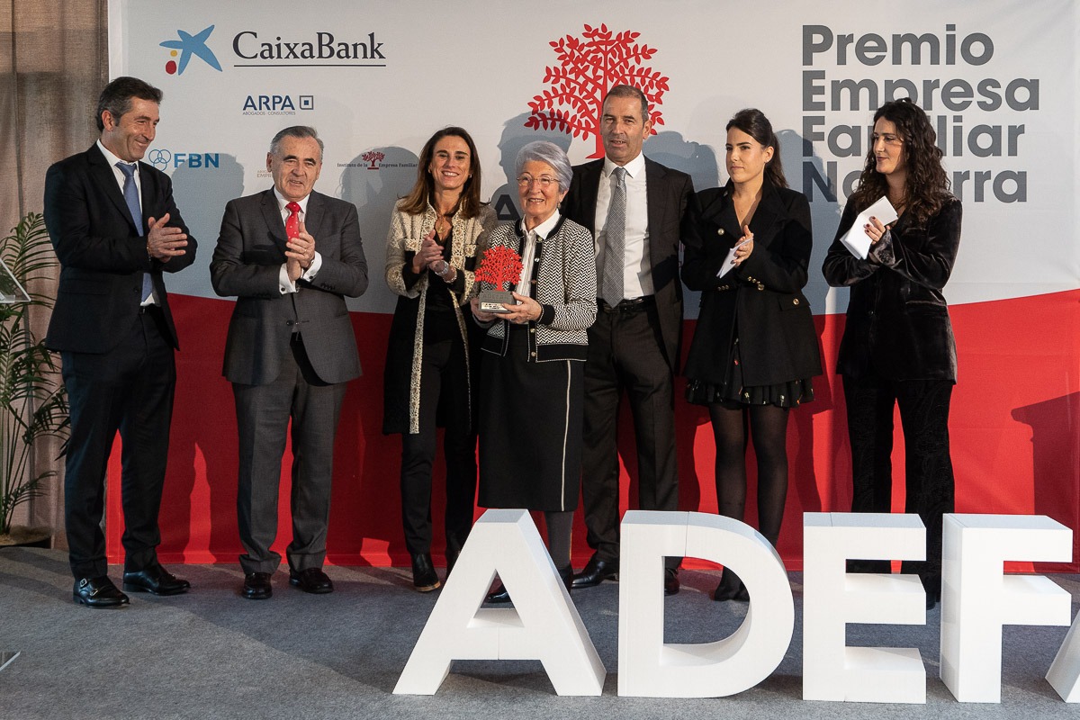 adefan_es's tweet photo. 📸📷 [#GALERÍA DE IMÁGENES]

👤 V PREMIO #EMPRESAFAMILIAR NAVARRA | Entrega del V Premio #EmpresaFamiliar a la Venta de Ulzama-Grupo @CastilloGorraiz, "referente dentro del sector local de la restauración y la hostelería". #EmpresaFamiliar - @adefan_es https://t.co/HfCXxMdjL8