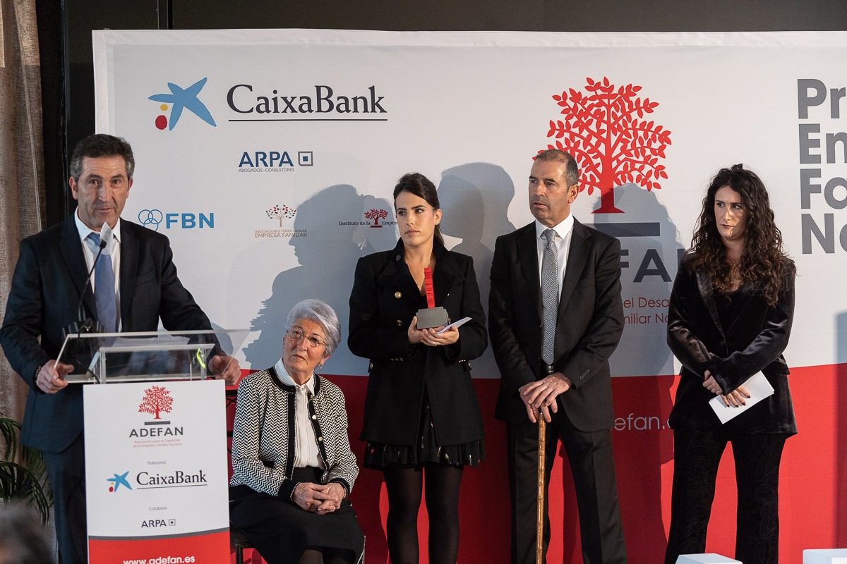 📸📷 [#GALERÍA DE IMÁGENES]

👤 V PREMIO #EMPRESAFAMILIAR NAVARRA | Entrega del V Premio #EmpresaFamiliar a la Venta de Ulzama-Grupo <a href="/CastilloGorraiz/">Castillo de Gorraiz</a>, "referente dentro del sector local de la restauración y la hostelería". #EmpresaFamiliar - <a href="/adefan_es/">ADEFAN</a>