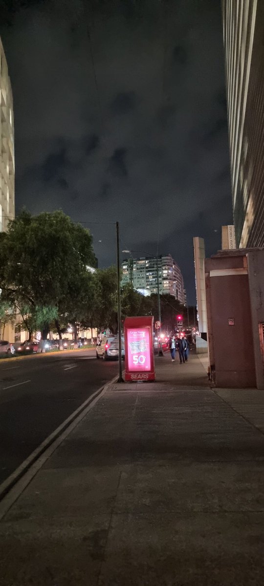 j_amadeo's tweet photo. @AlcaldiaMHmx @mauriciotabe Luminarias apagadas en Miguel de Cervantes Saavedra, desde Moliere hasta Presa Falcón. Riesgo e inseguridad para el tránsito peatonal, ¿pueden arreglarlo por favor? Gracias. https://t.co/A5dxTmGBC4
