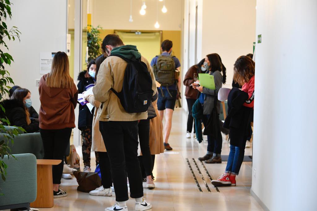 nantesfr's tweet image. #ProjectLab c’est parti ! 🥳
Organiser un concert, tourner un court-métrage, s’exprimer en public ou monter son émission de radio ? Rdv à Désiré Colombe pour 2 jours d’ateliers !
👉 Project Lab&apos; encourage les jeunes dans leurs projets et permet de développer leurs compétences 🙌