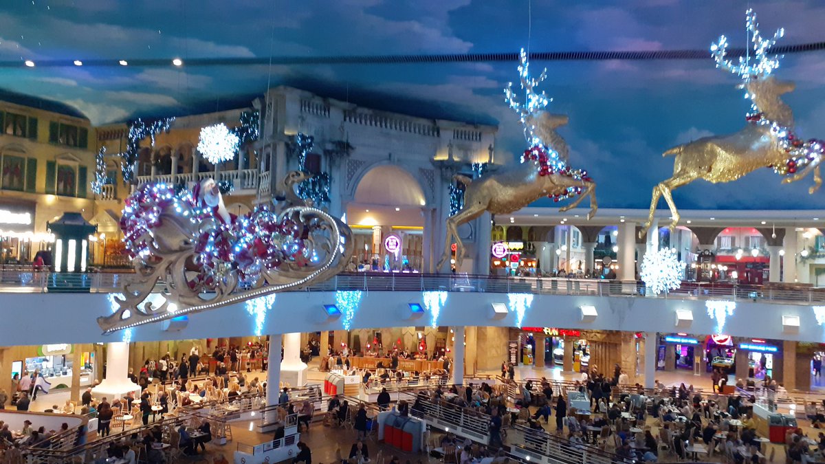 johnwxxiv's tweet photo. @BarryHallett3 @CherlyGsy @jonleemarquis @Jenny_L_Ward Santa arrived early...whilst we were having lunch #Traffordcenter https://t.co/Wp0mNx0zVD