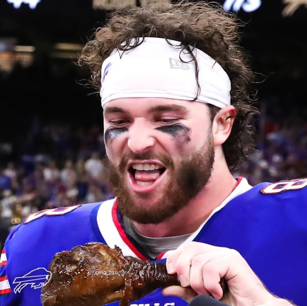 BuffaloBillsEsp's tweet photo. Nada como saborear una Victoria.
Feliz Viernes de Victoria.
#Thanksgiving2021
#VictoryWeekend
#BillsMafia
#GoBills https://t.co/IvT3xj6KR3