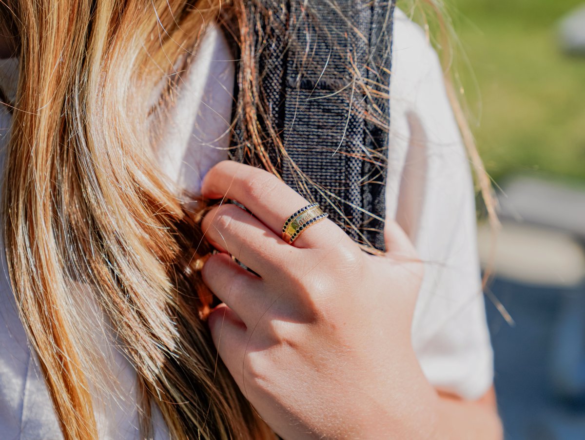 herffjones's tweet photo. Walking into the long weekend like...
💍: Marina
https://t.co/jZheL0Uuob
#ring #rings #ringstack #classring #classrings #marina #ringstyle #featured #ringoftheday #gold #goldring #goldjewelry #linkinbio #ringshop #stackable #simple #minimalist #minimaliststyle #minimalistring https://t.co/mm97CzqeDo
