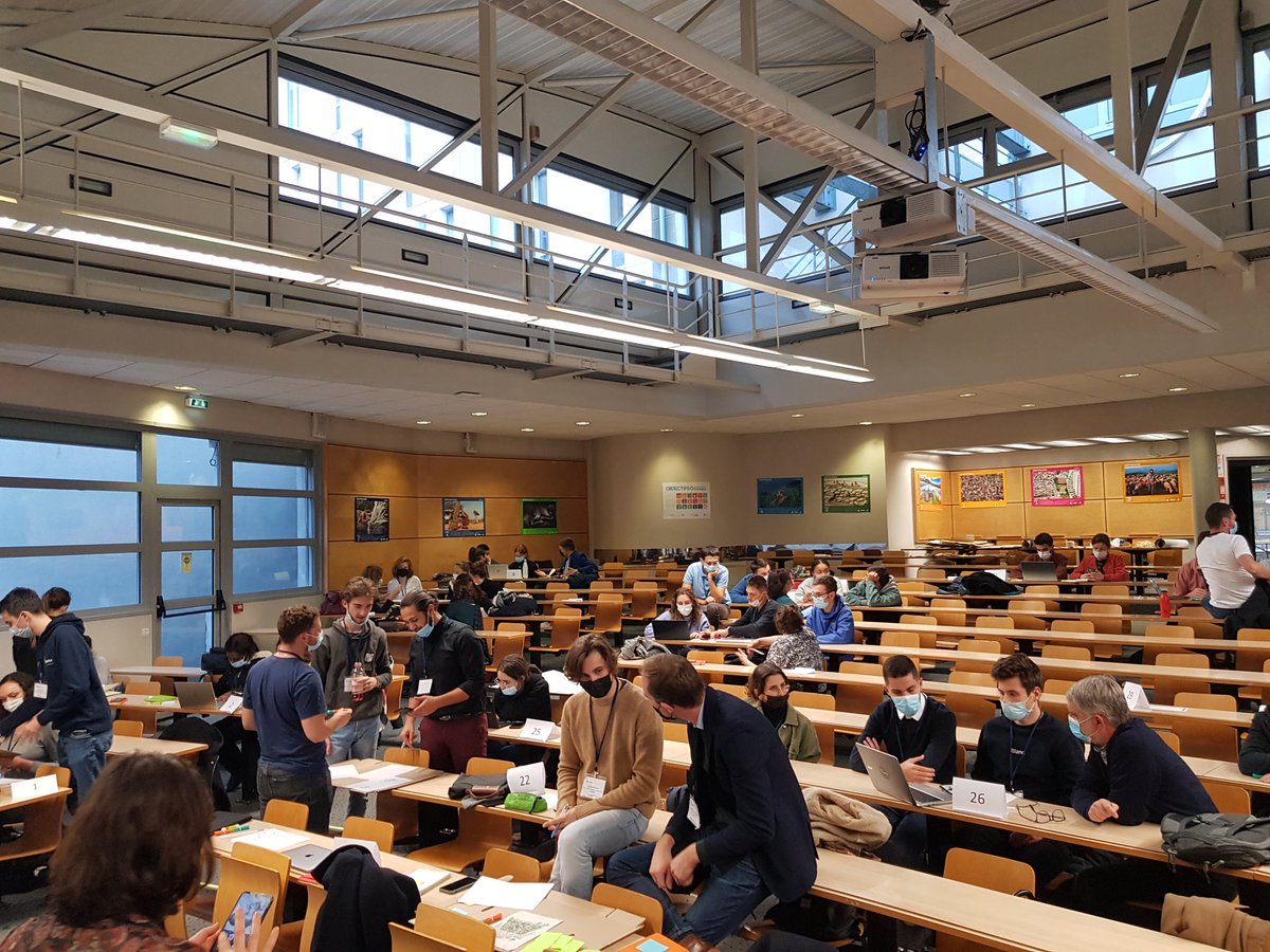 Et c est partiiiii pour une folle séance de prototypage entre etudiants et professionnels à #eclosion ! Des échanges à foison, des idées et des constructions pour donner vie à son projet avec <a href="/EnactusFrance/">EnactusFrance</a> ! Merci aux partenaires et professionnels présents !!