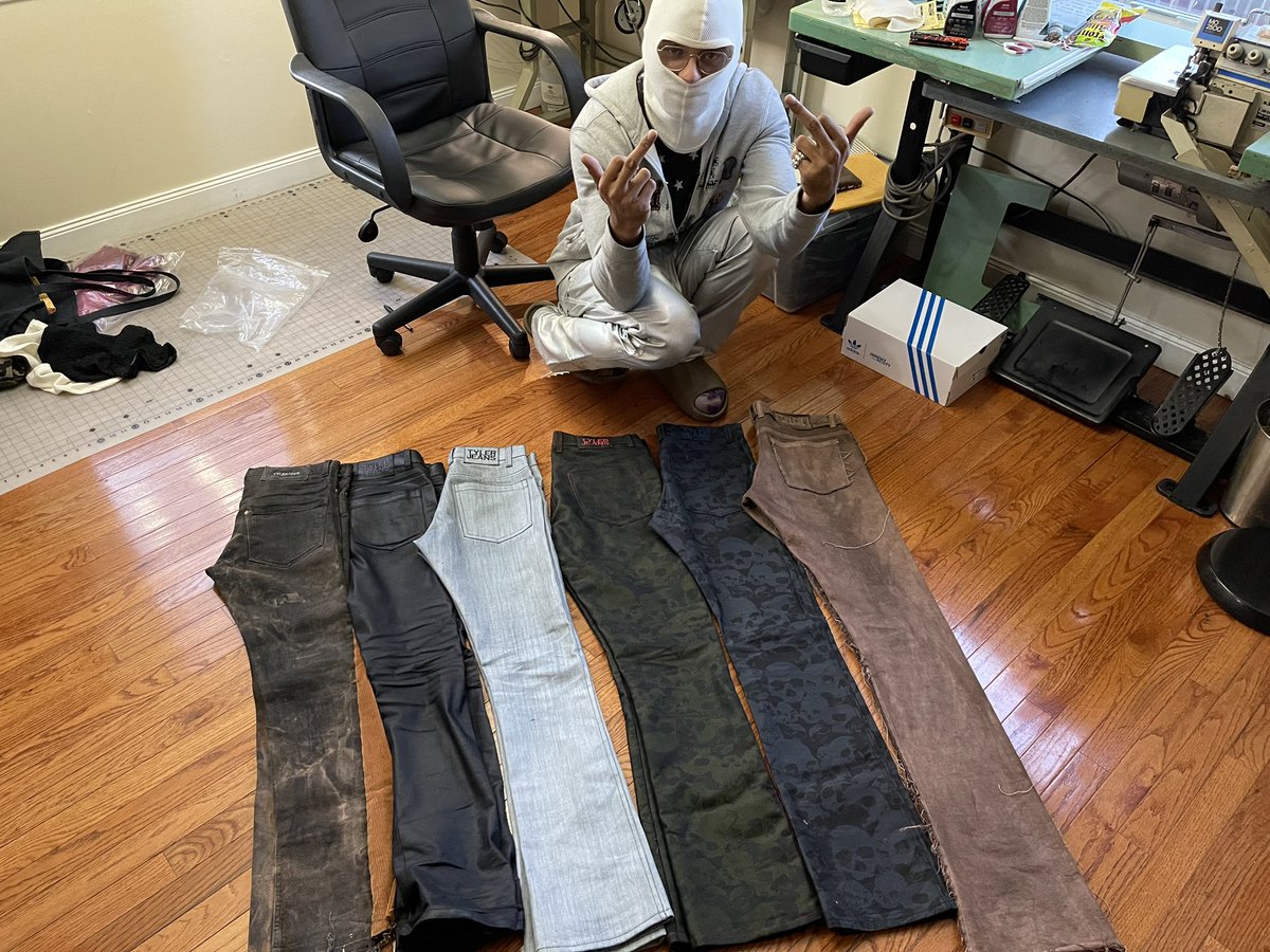 tylerjeanz's tweet photo. BLACK FRIDAY SALE @ 4:20PM EST!!! https://t.co/opI8wCb18i THIS MY FIRST TIME PUTTING SHIT ON SALE SO TAKE ADVANTAGE OF IT LOL 😈🤝👖👖👖🆙💙 https://t.co/PqodybrvoM