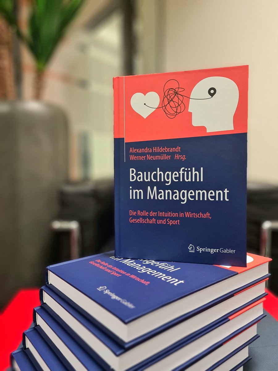 Wir verlosen 5 Exemplare des Buches „Bauchgefühl im Management“ von @Springer_Gabler unter all jenen, die hier #BuchverlosungBauchgefühl vermerken. Co-Publisher Werner Neumüller spendiert diese Bücher zu Weihnachten (Ladenpreis 64,99 €). Die Verlosung findet am 6.12.2021 statt.