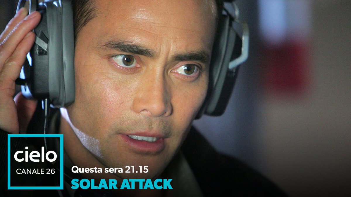 CieloTV's tweet photo. Uno dei due buoni motivi per vedere questo film è nella foto… Il secondo lo scoprirete questa sera alle 21:15 con Solar Attack! #DisasterNight! https://t.co/XrFCnkQQNi
