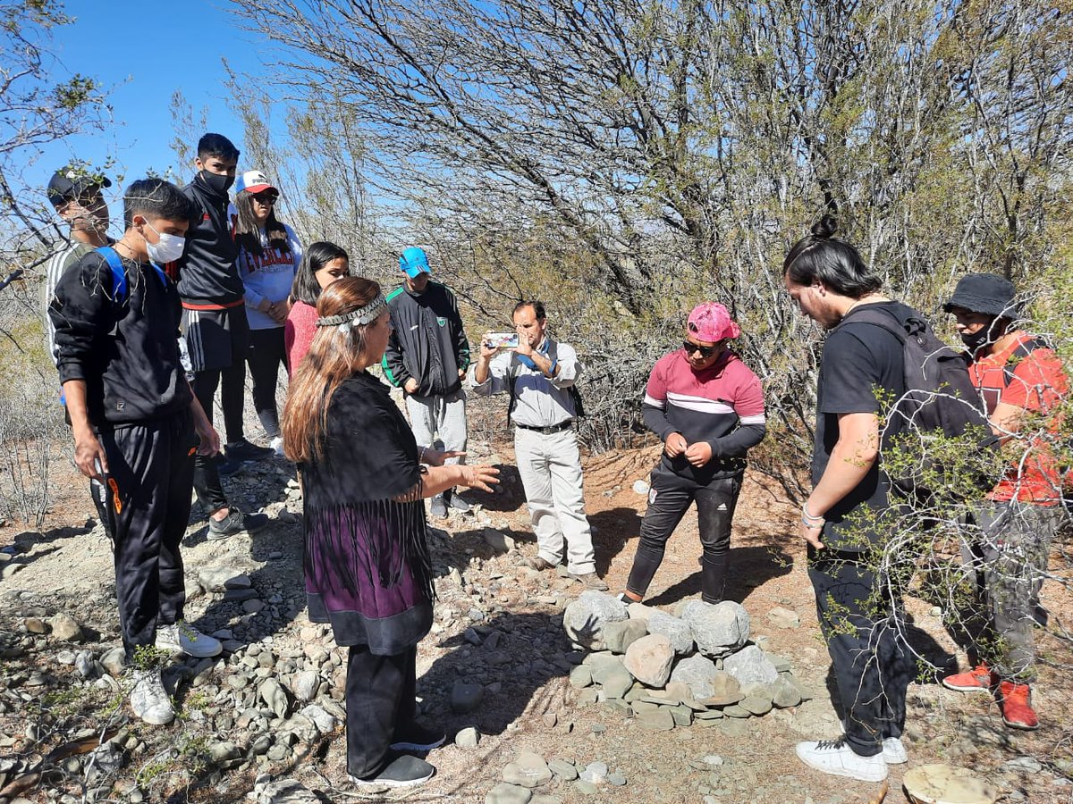 minedusanjuan's tweet photo. 🌾🙌🏼 Gracias a su proyecto "Enraizando vida: Recuperando y protegiendo ambientes nativos", estudiantes de Escuela Nivel Medio de #Niquivil fueron premiados por el Programa Premio Fundaciones Grupo Petersen a la Innovación Educativa. https://t.co/hP9wwqMten