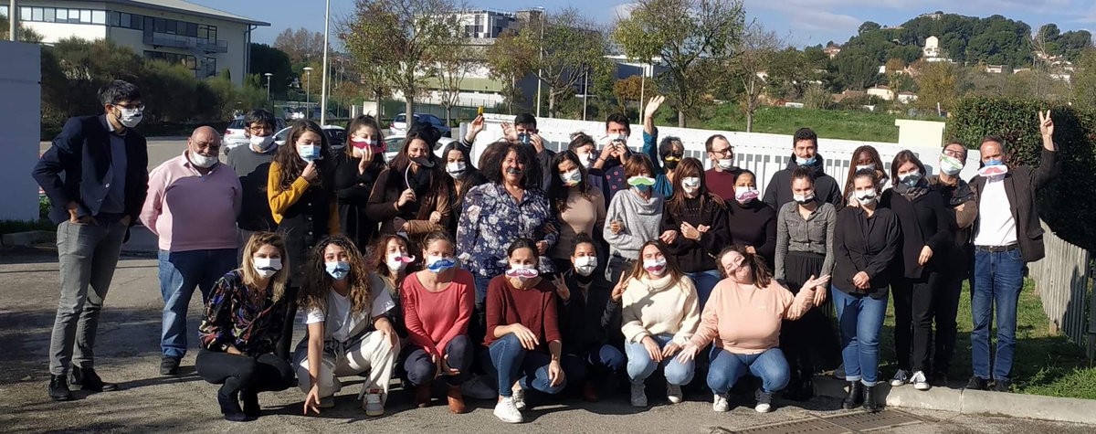 DBrezun's tweet photo. Quand les salariés jouent le jeu du dress code #moustache contre le #cancerdelaprostate pour montrer leur #solidarité.  Cela donne cela : 
Merci à eux pour ce joli moment. https://t.co/tITFJnOZWE