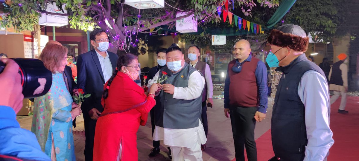 tribesindia's tweet photo. #AadiMahotsav the ongoing National Tribal Festival at Dilli Haat has been graced by the presence Tejmen Imma Along the Minister of Tribal Affairs, Nagaland who appreciated the tribal products and the diversity of tribal culture it showcased

#Vocal4Local #BuyTribal https://t.co/jZuvh1YJ7y