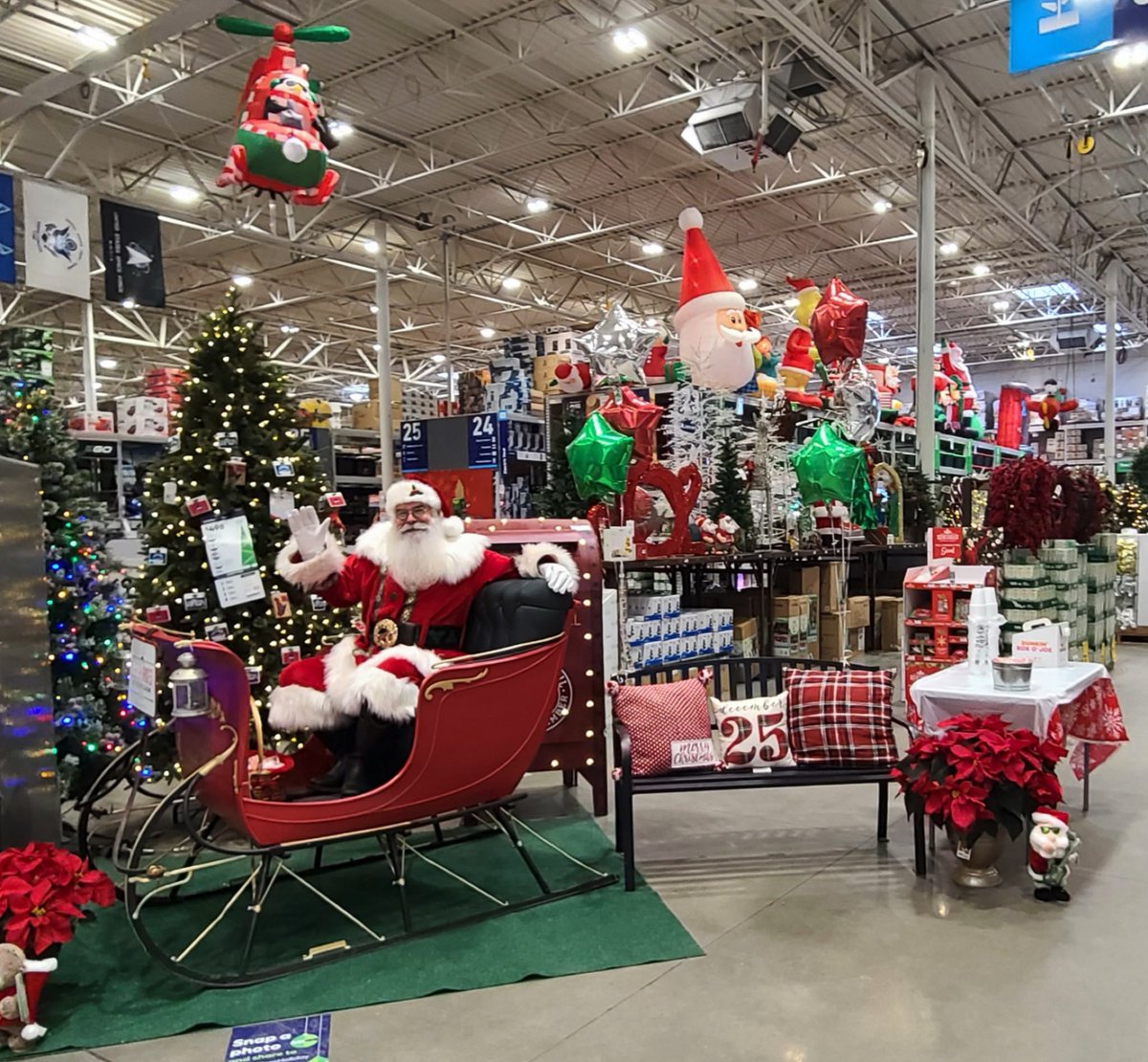 Look who decided to stop in and share some joy on 1126.. Happy Holidays. Ho Ho it’s Santa!! . <a href="/eric_marler/">Eric Marler</a> <a href="/BenitoKomadina/">Benito.Komadina@Lowes</a> <a href="/BlueBoxR1/">@BlueBoxR1</a> @NathanRGardner @Josh_Lowes_1126 <a href="/JMartinenza/">Jeff86</a> <a href="/TinaStore1126/">TinaStore1126</a>