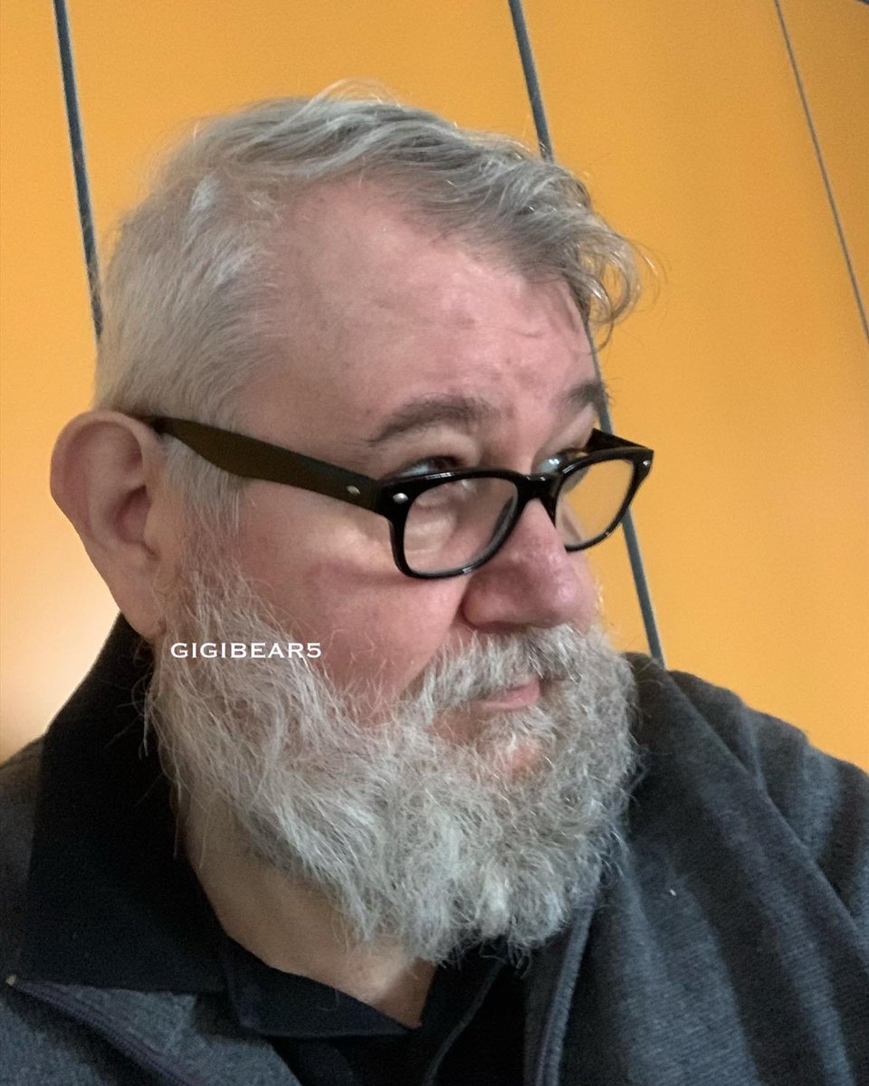 Gigibear5Gigi's tweet photo. Un poβ di arancio ci sta bene il venerdi A bit of orange works good on friday #bear #beard #beardaddy #chunky #bearlife #bearstyle #bearlover #bearfan #bearbody #bodypositivity #fryday #weekend #havefun #lgbtq #ageisjustanumber #thinkpositive #bearsofinstagram #maturegay https://t.co/VclemSrhKK