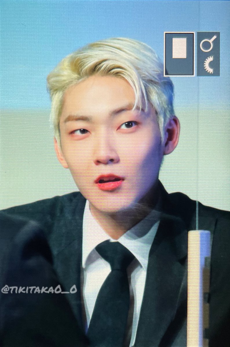 KevinBrazil23's tweet photo. [#PREV] 26.11.21 🌙 Kevin no fansign Apple Music.

#KEVIN #케빈 #KEVINMOON #케빈문 #MOONHYUNGSEO #문형서 #THEBOYZ #더보이즈 

©:tikitaka0_0 https://t.co/RpBPQ5oEkd