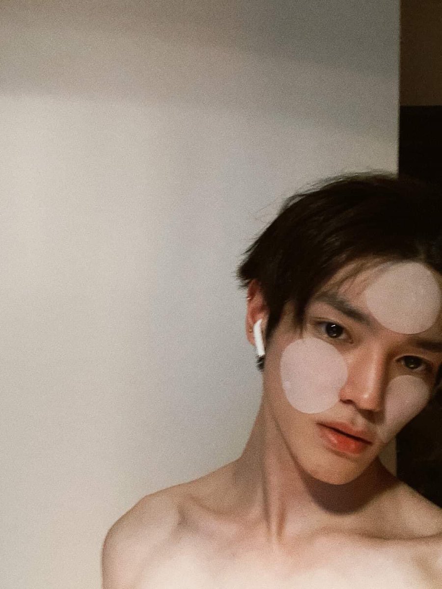 hoe4sim's tweet photo. hallur normalize maulol sa isang lee taeyong https://t.co/BO19trUhE5