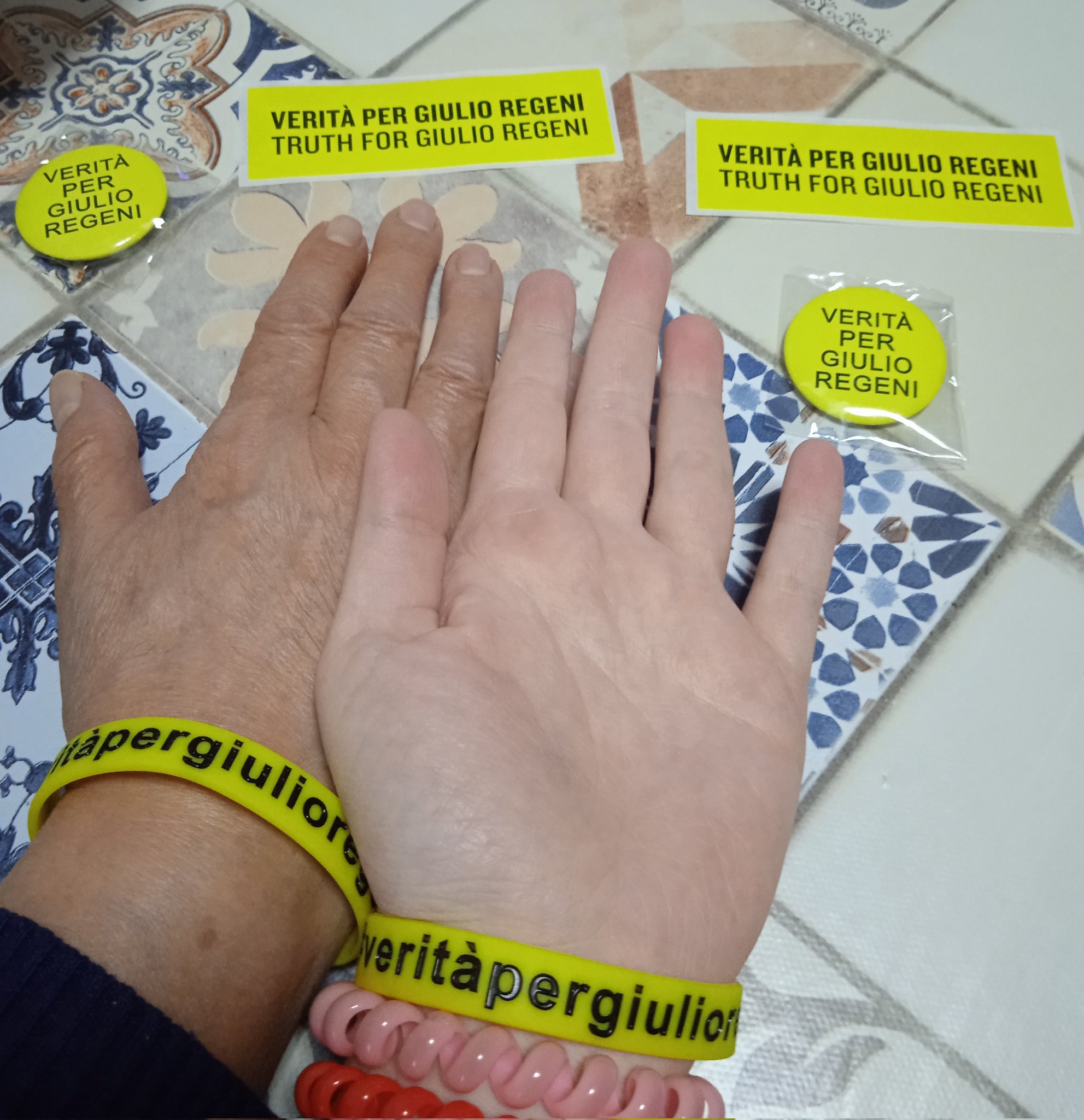 Braccialetto giallo e richiesta di Verità per Giulio Regeni / Foto: Twitter