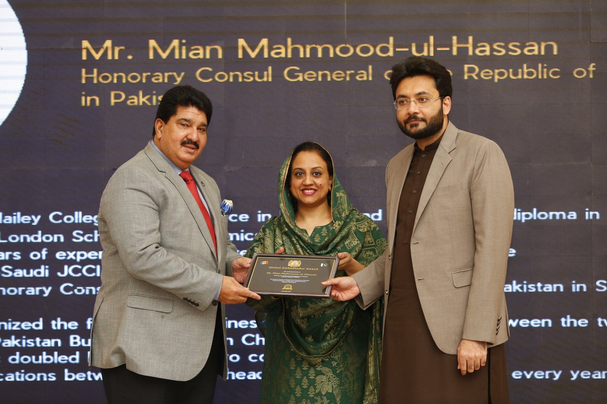 DiplomaticIns's tweet photo. #Congratulations to  Mian Mahmood-ul-Hassan, Consul General of #Moldova to #Pakistan for receiving #GlobalAmbassadorAward organized by  
@DiplomaticIns &amp;  @DiplomaticIn_Gr

#publicdiplomacy 

@MoldovaMFA @sandumaiamd @nicupopescu

@FMPublicDiploPK @SMQureshiPTI 
@ForeignOfficePk https://t.co/2M5Y0AQbF9