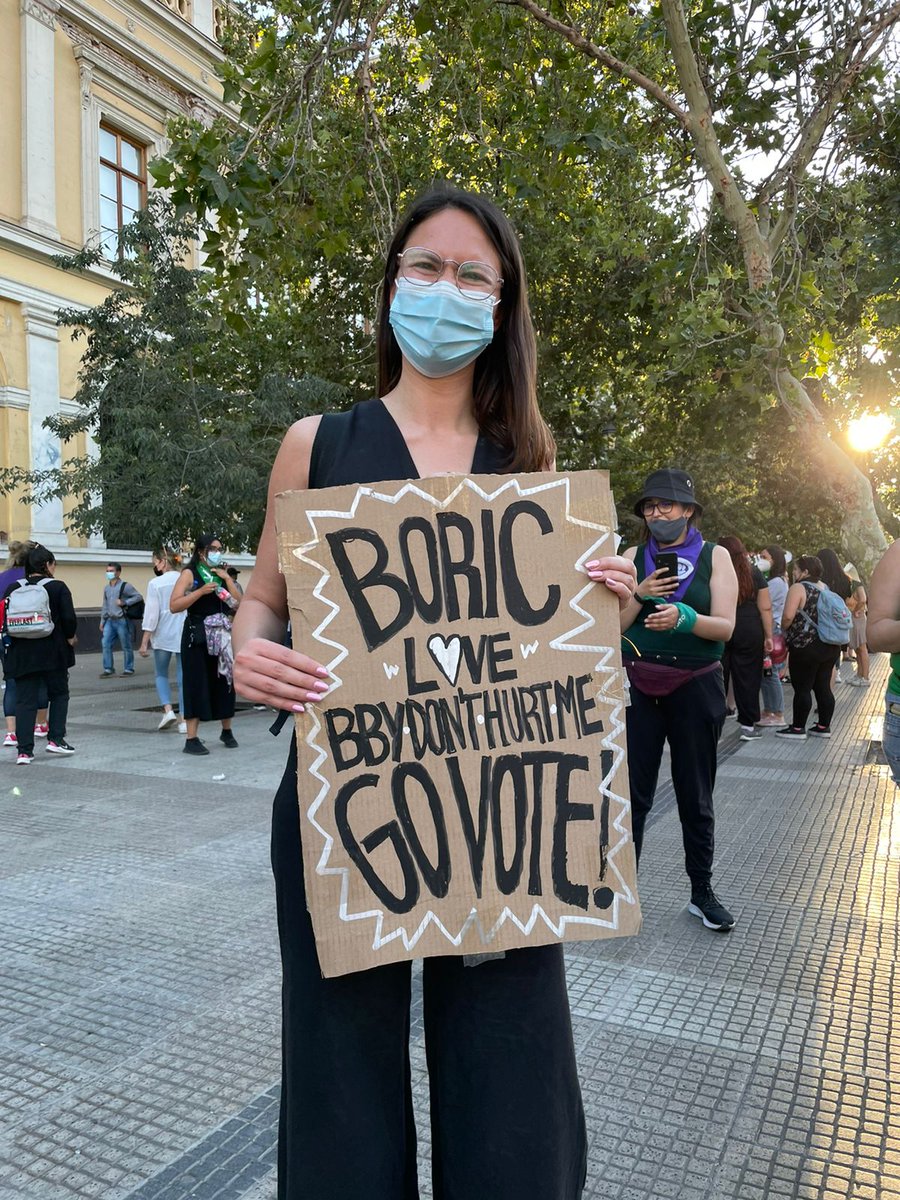 fernandasagal's tweet photo. La @IraciHassler con mi cartel por la chucha <3 https://t.co/T4qcGALHRI