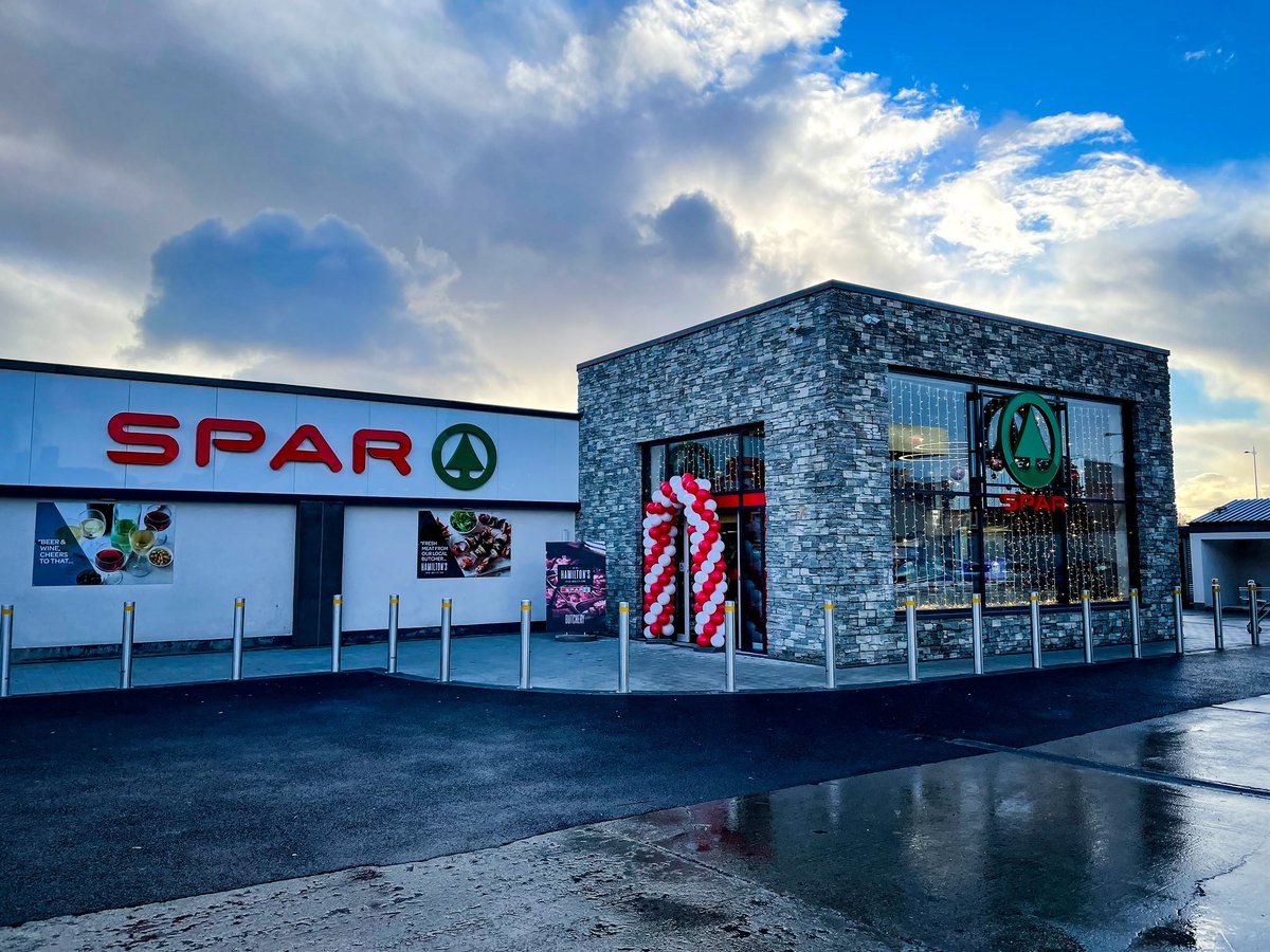 dazza_murray's tweet photo. What a fantastic transformation this is. Congratulations and every success to Charlie, Ruth and the Hamilton family after this fabulous upgrade of their busy Castlederg store. @SPARNI @SPARInt https://t.co/kJ6ra5fexQ