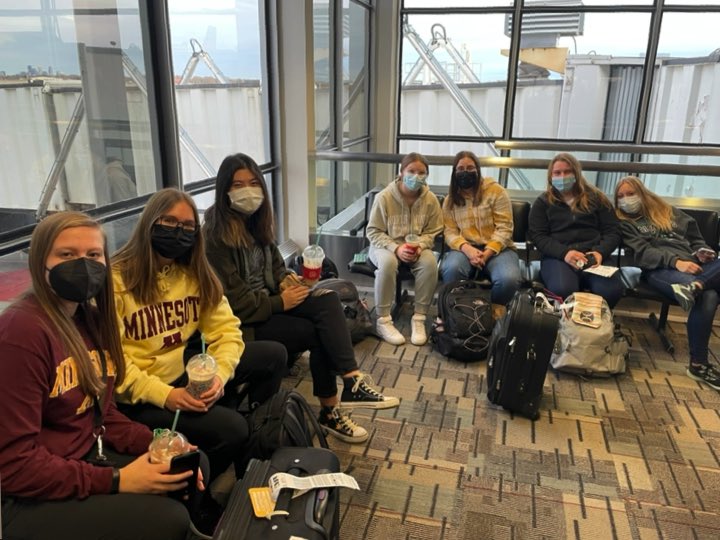 MN4H's tweet photo. The Fargo and Minneapolis #mn4h groups are now #united to fly to Atlanta for @Nat4HCongress - we’re flying with some @NDstate4H and @wisconsin4h teens, and our gate attendant was a 4-Her too! https://t.co/L3SWF1uIaH