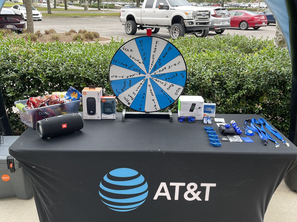 Happy Thanksgiving and Black Friday from Oakleaf!!!!we are ready for you with some amazing holiday promotions and Giveaways!!! Stop in and see us! <a href="/TiffanyKramer07/">Tiffany Kramer</a>  <a href="/OfficialAmyIvey/">Amy Rogers Ivey</a> <a href="/jemeFL/">John Meyers</a> <a href="/One_FLA/">OneFLA</a> <a href="/jrluna11/">JR Luna</a> <a href="/martell_isom/">Martell Isom</a> <a href="/Kenn4theWin/">Kenny Andrews</a>