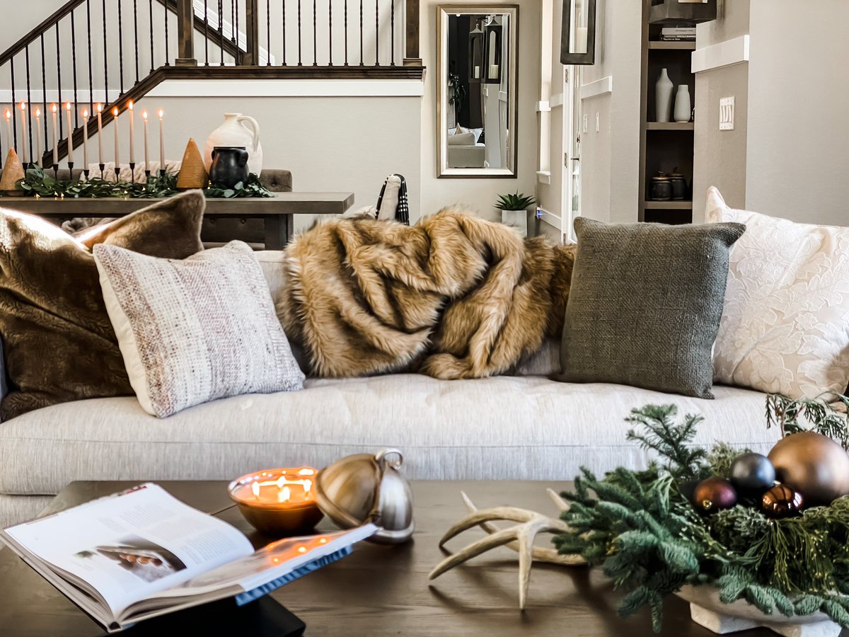 itslonihaskell's tweet photo. How many of you are venturing out today?! What about last night? Did any of you go early Black Friday shopping? 

I think we might brave the malls today 😳
•
•
•
☑️ Follow @lonihaskellinteriors for more inspo! Links to shop are in my bio  🤍
#interiordecor https://t.co/f6icYGOIOH