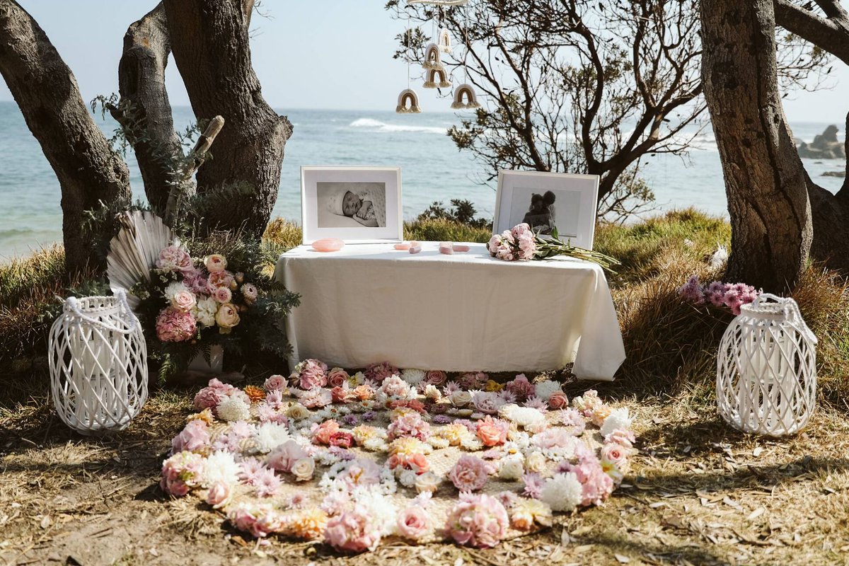 celebrantdirect's tweet photo. "I am not sure if I should take my children to the funeral. What do you think?” In this blog below we look at why attending a funeral can be a healing & positive experience for children. 💖https://t.co/ZjIB2FjYqF #ModernFunerals #TheCelebrantDirectory
💖📸 Roshini Mccartin https://t.co/KTDWCzAK7Z