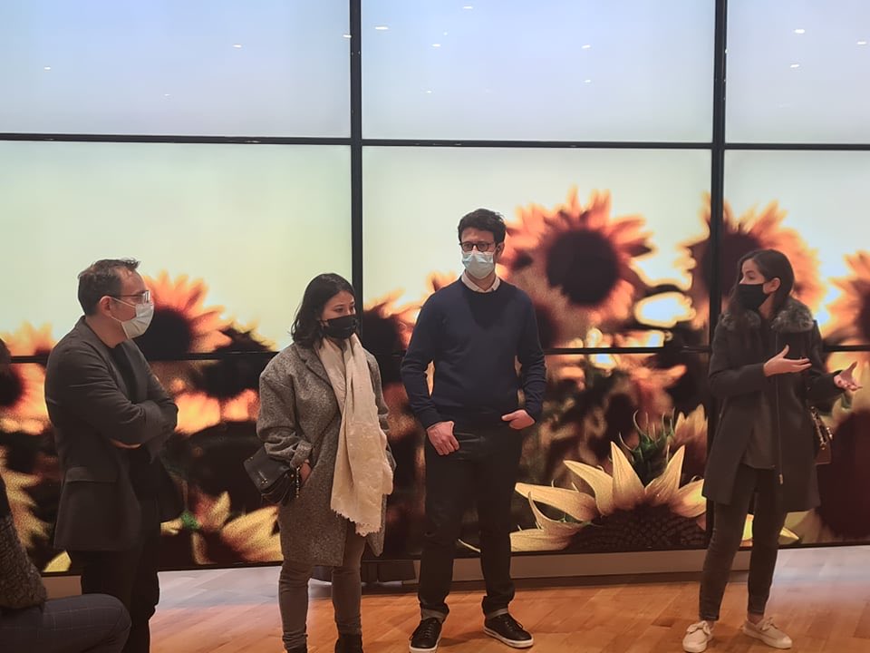 AssoM2DAST's tweet photo. Les étudiants du M2 DAST ont eu l'opportunité de visiter la boutique de leur parrain @orange à Opéra, une boutique étendue sur plusieurs étages donnant sur l'Opéra Garnier qui regroupe tous les services Orange : téléphonie, maison connectée, banque... 📲 https://t.co/hbcMlwUxXk