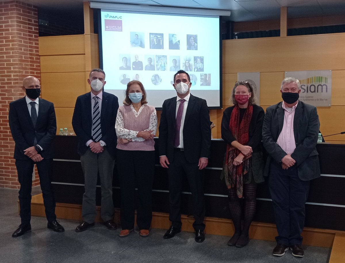 Ballesteros_Dew's tweet photo. Muchas Felicidades @miguelETSIAMAlb por esta recién estrenada cátedra fruto de una brillante trayectoria!!!! https://t.co/4xm4gytRsb