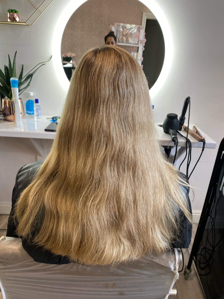 VictoriaN0ble's tweet photo. The new do! 
Gone for a complete restyle bleach blonde with a hint of pink and some "bangs"- absolutely love 💓👱🏻‍♀️ https://t.co/G14Ye2saok
