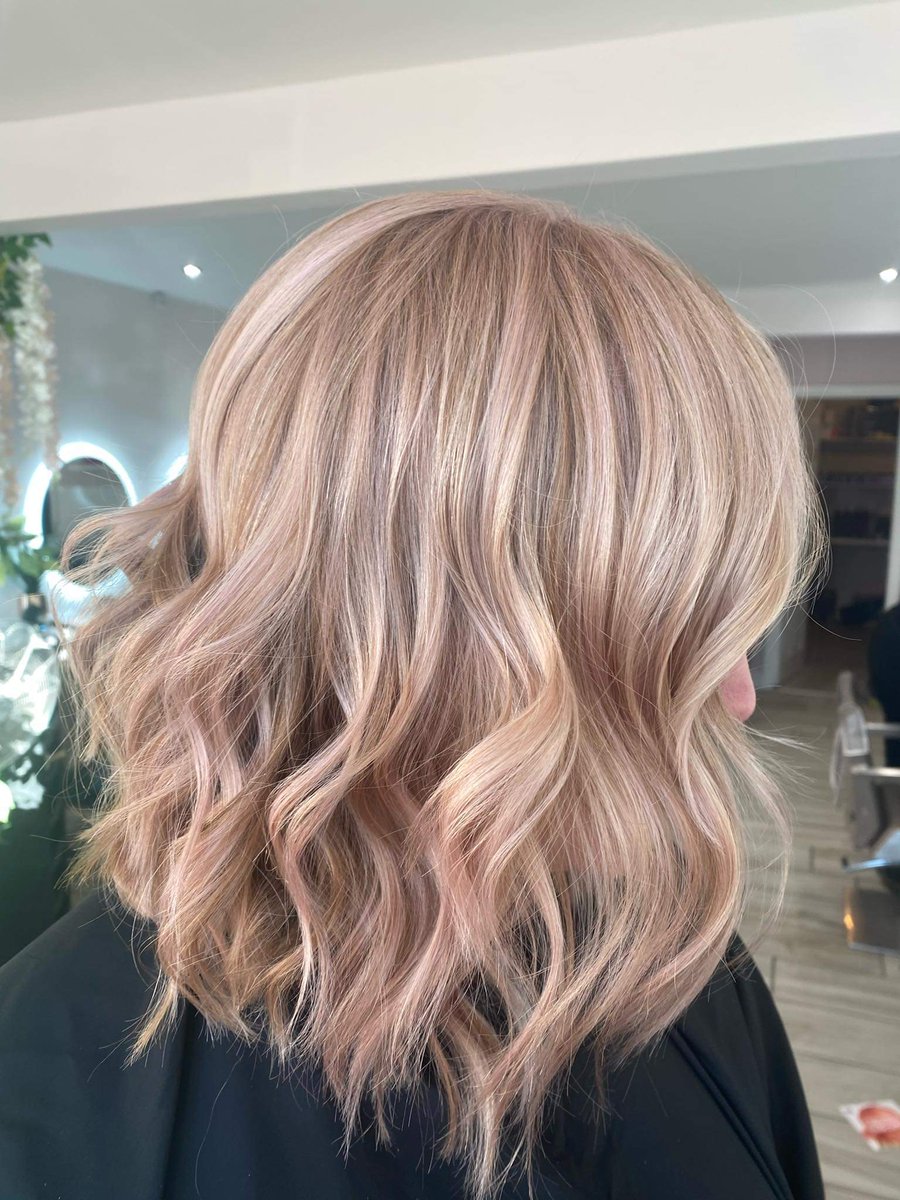 VictoriaN0ble's tweet photo. The new do! 
Gone for a complete restyle bleach blonde with a hint of pink and some "bangs"- absolutely love 💓👱🏻‍♀️ https://t.co/G14Ye2saok