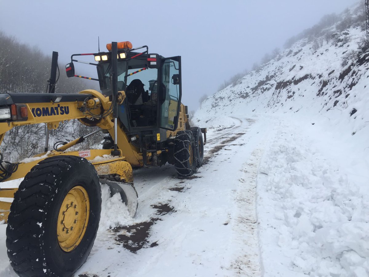 erzurum_kirsal's tweet image. #PASİNLER 
#PELİTLİ Grup Yolu Karla Mücadele Çalışmaları