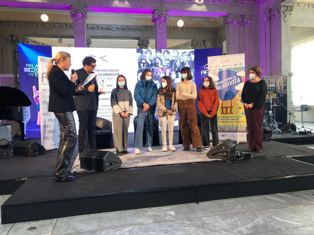 Emcaitalia's tweet photo. Complimenti alle giovani ragazze del Liceo Carducci di Milano vincitrici  del concorso “comunicare la creatività”. Oggi la premiazione in casa @AFI_IT  @milanomusicweek https://t.co/ETF397TZFz
