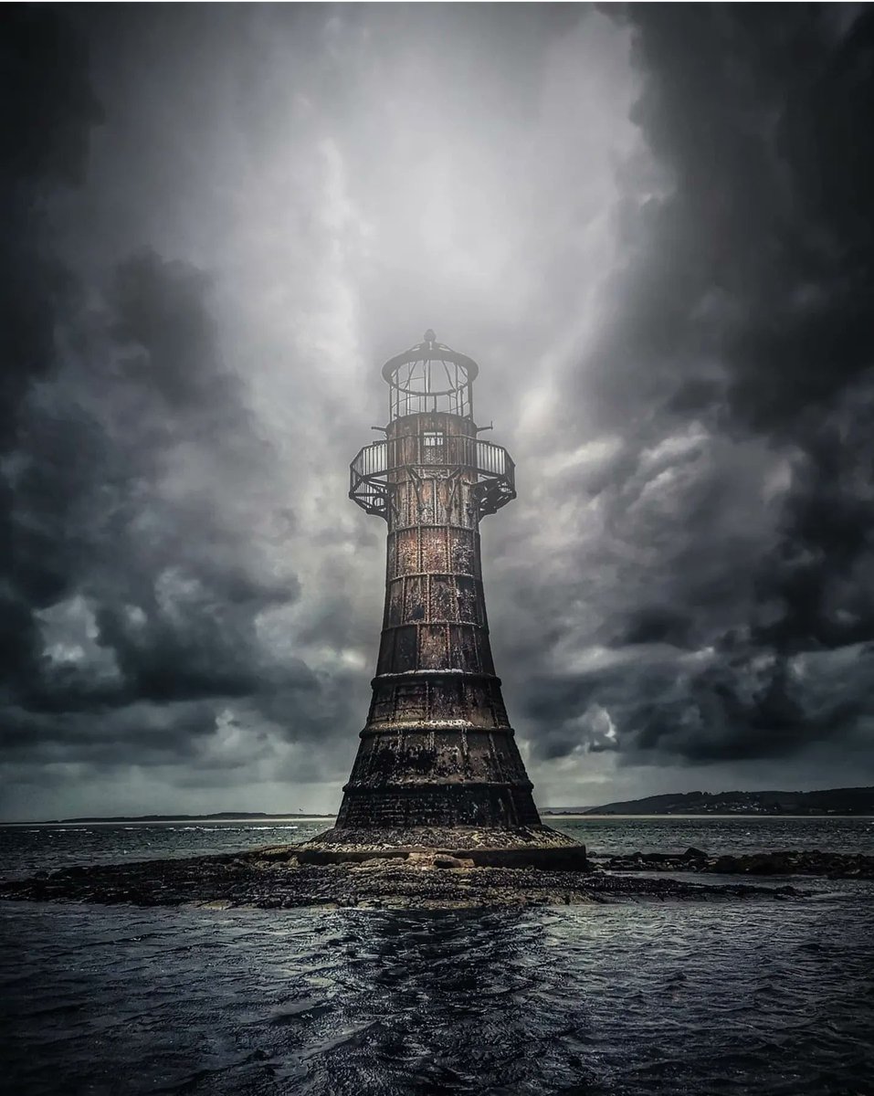 We are delighted to announce that the overall winner of Historic Photographer of the Year 2021 is this stunning image of Whiteford Lighthouse on the Gower Peninsula in Wales by Steve Liddiard. Congratulations! @thehistoryguy @marinamaral2 @AHFAP @Forgot_Heritage @HistoricEngland